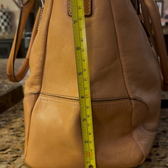 Coach camel color leather satchel barley used excellent condition 15x9 in - Picture 14 of 16